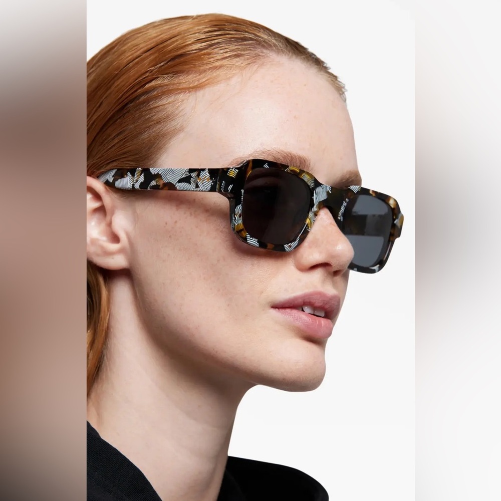 NWOT RARE UNISEX STRATA SUNGLASSES